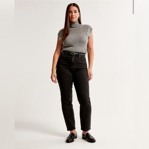 Abercrombie and Fitch Curve Love Ultra High Rise Ankle Straight Jean - 2 REGULAR